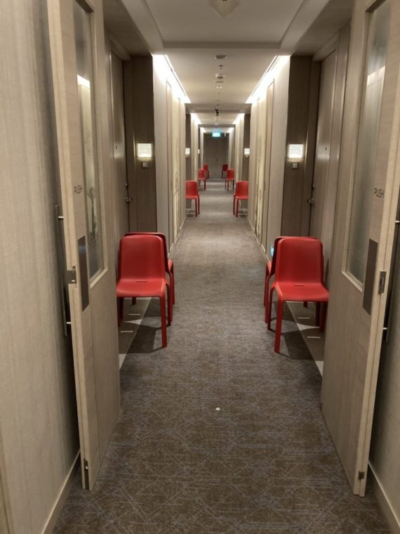 隔離ホテルの廊下
